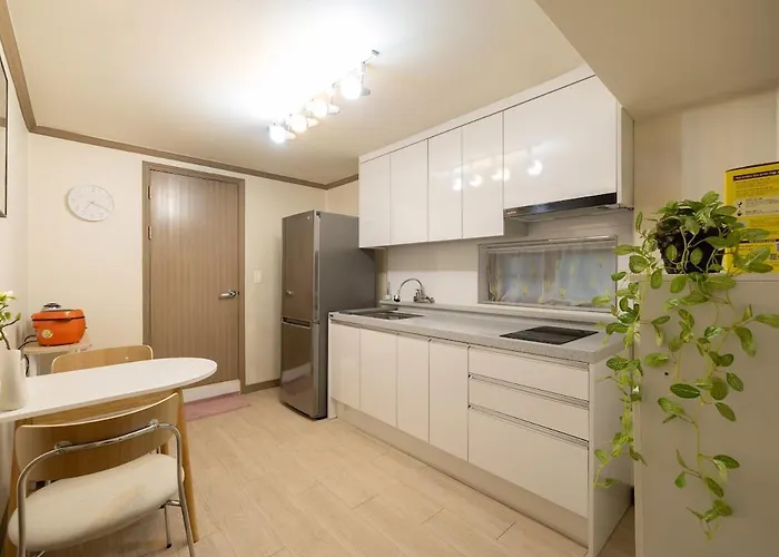 Station,3r6b, 12-person Family, Group, Myeongdong, Itaewon, Cinema, Free Parking Appartement *