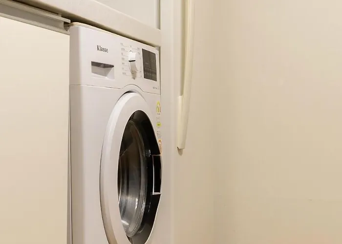 Station,3r6b, 12-person Family, Group, Myeongdong, Itaewon, Cinema, Free Parking