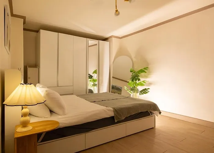 Appartement Station,3r6b, 12-person Family, Group, Myeongdong, Itaewon, Cinema, Free Parking *
