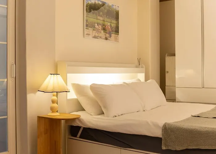 Station,3r6b, 12-person Family, Group, Myeongdong, Itaewon, Cinema, Free Parking
