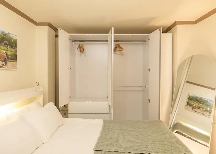 Station,3r6b, 12-person Family, Group, Myeongdong, Itaewon, Cinema, Free Parking